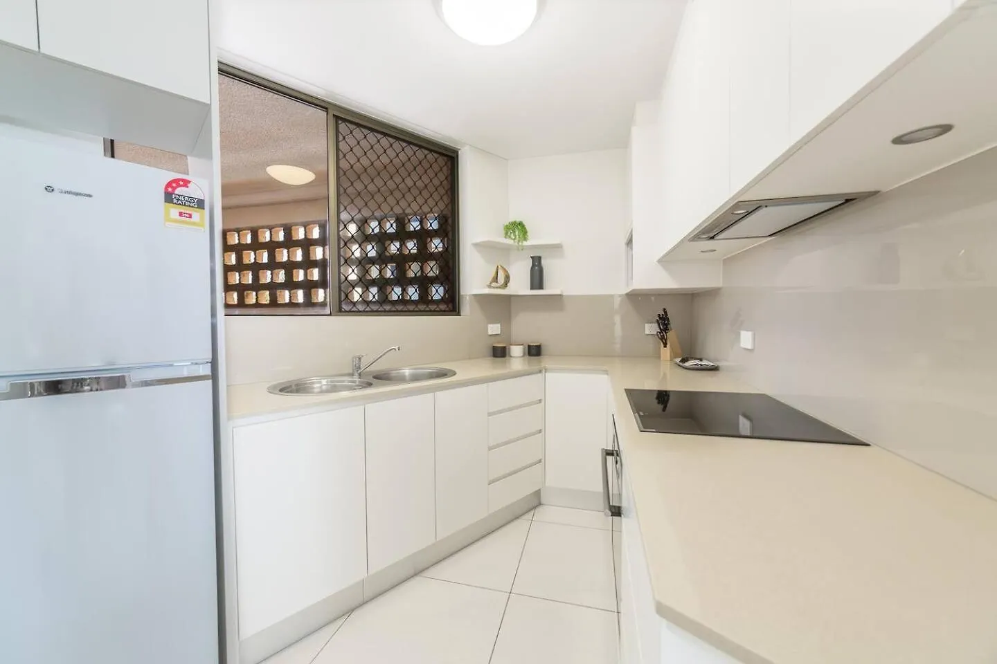 Bright And Chill Beachfront Apartment With Balcony Gold Coast 0*,