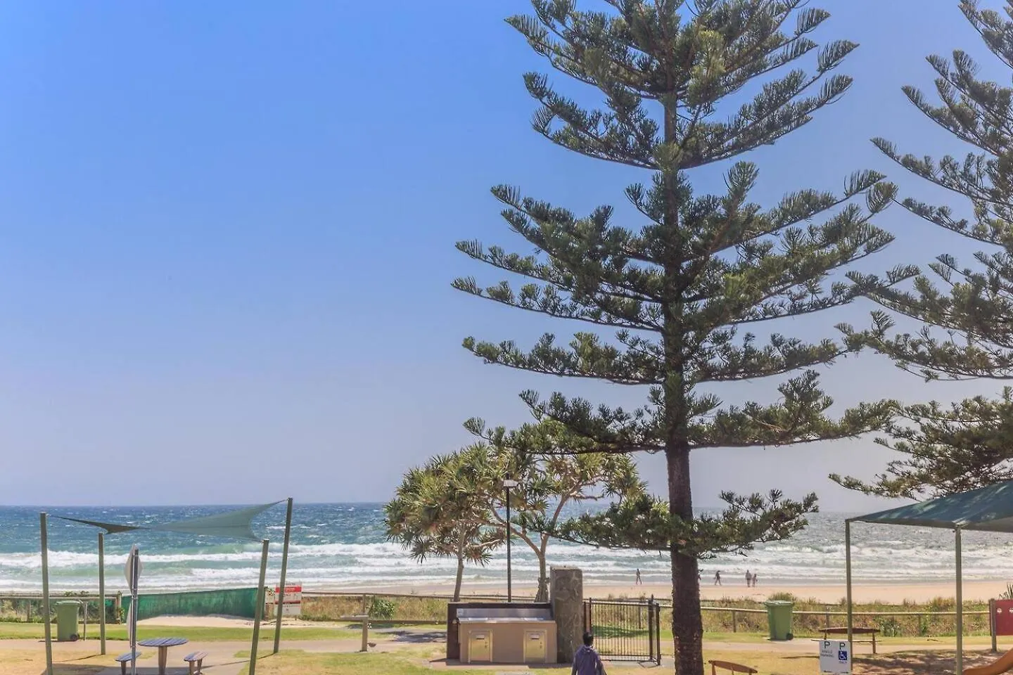 Bright And Chill Beachfront Apartment With Balcony Gold Coast Australia